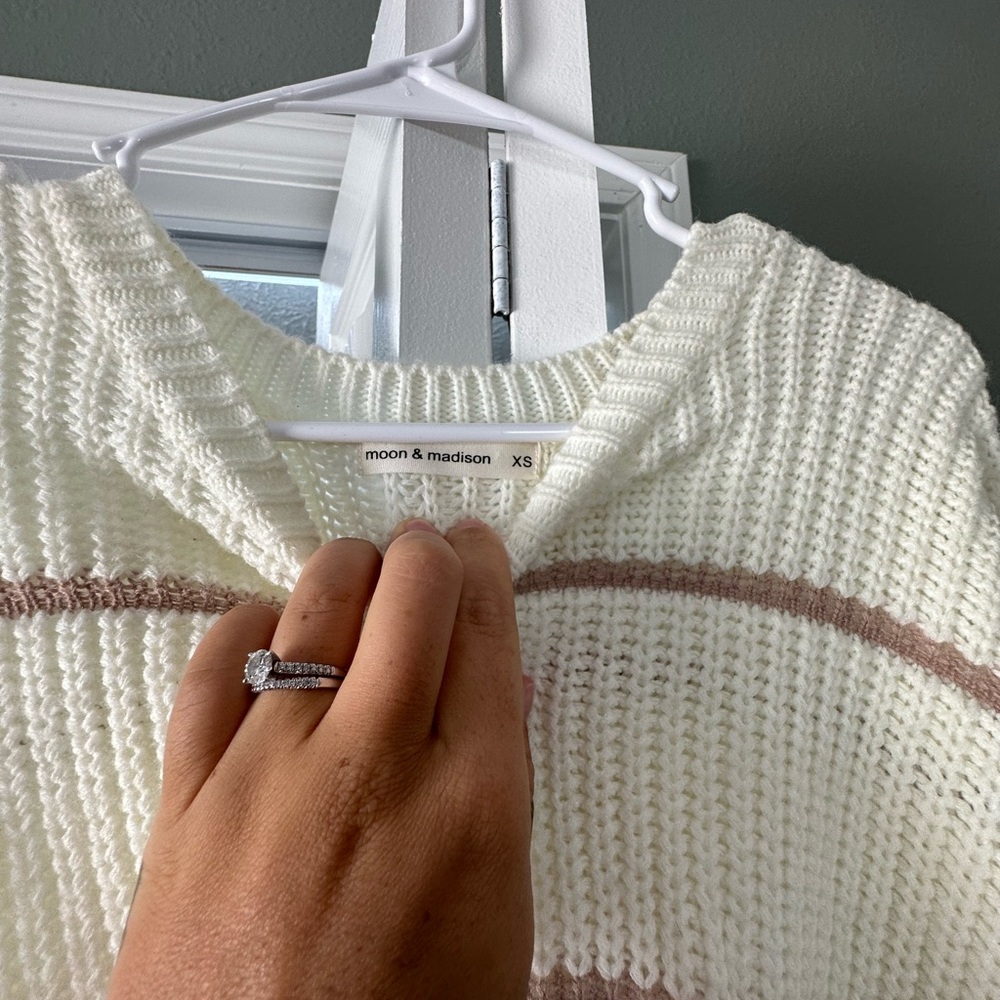 Crop Sweater - Picture 2 of 2